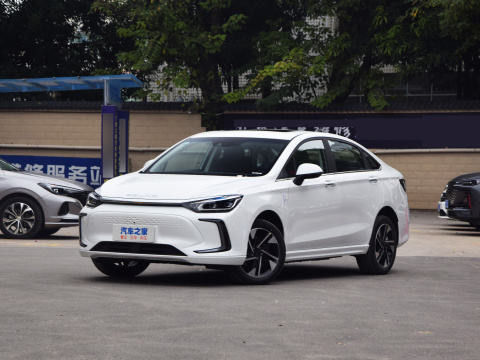 BEIJING EU5 Elektrische compacte auto met 4 deuren en 5 zitplaatsen