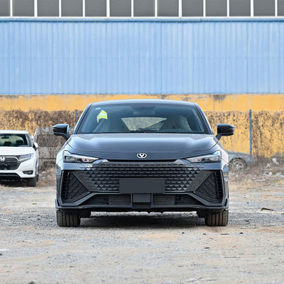 Changan UNI-V IDD Plug In Hybrid Sedan 5 zitplaatsen Kilometerrekening 1100KM