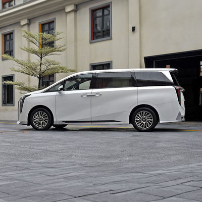GAC M8 Chinese brandstof aangedreven auto 5 deuren 7 zitplaatsen MPV Motor 2.0T