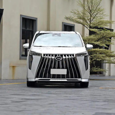 GAC M8 Chinese brandstof aangedreven auto 5 deuren 7 zitplaatsen MPV Motor 2.0T
