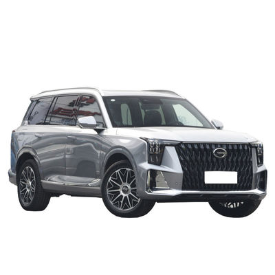 De 2023 GAC Trumpchi GS8 2.0T 7 Seat Large Luxury SUV is verkrijgbaar in twee- en vierwielaandrijving.