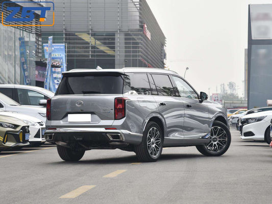 De 2023 GAC Trumpchi GS8 2.0T 7 Seat Large Luxury SUV is verkrijgbaar in twee- en vierwielaandrijving.