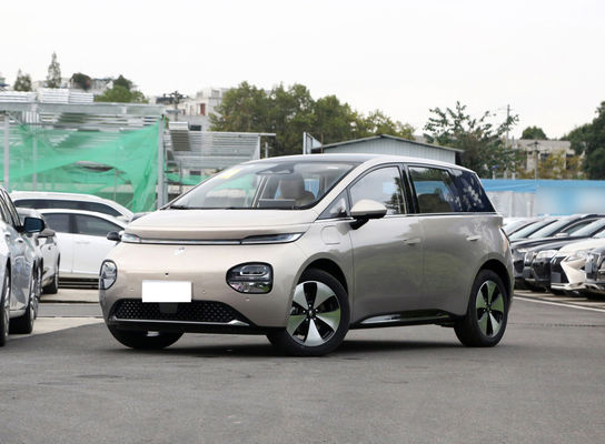 BaoJun Clouds Ev Een hatchback kleine elektrische sedan met een bereik van 360KM-460KM