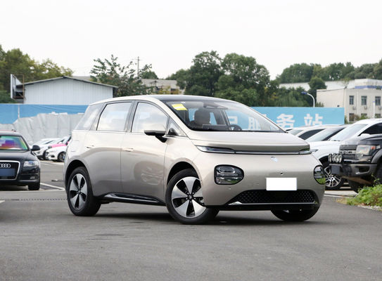 BaoJun Clouds Ev Een hatchback kleine elektrische sedan met een bereik van 360KM-460KM