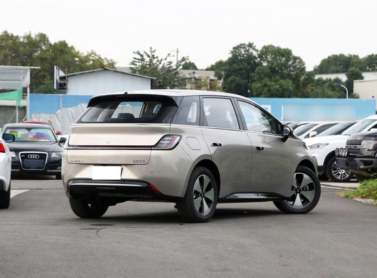 BaoJun Clouds Ev Een hatchback kleine elektrische sedan met een bereik van 360KM-460KM
