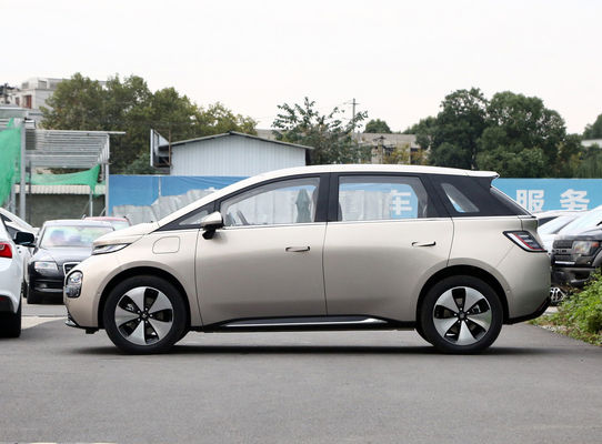 BaoJun Clouds Ev Een hatchback kleine elektrische sedan met een bereik van 360KM-460KM