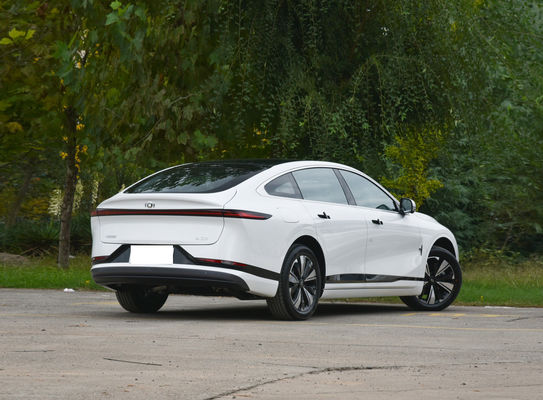 Chang'an A07 Sedan EV En Reev Twee combinaties Batterijduur 515 km (EV) En 1200 km (1.5T Engine Reev)