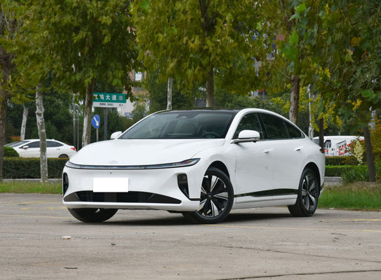 Chang'an A07 Sedan EV En Reev Twee combinaties Batterijduur 515 km (EV) En 1200 km (1.5T Engine Reev)