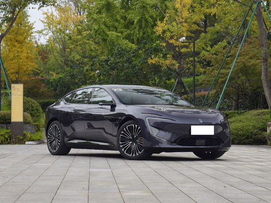 De 2025 AVATR 12 is een high-end elektrische sedan in China.