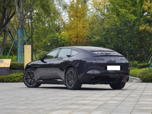 De 2025 AVATR 12 is een high-end elektrische sedan in China.