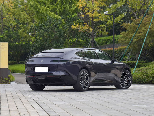 De 2025 AVATR 12 is een high-end elektrische sedan in China.