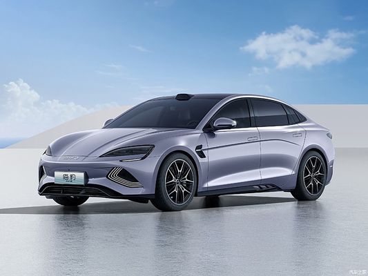 BYD 2025 Seal, een zuiver elektrische sedan met een bereik van tot 650 km, een nieuw intelligent rijsysteem en de beste prijs-kostenverhouding voor een middelgrote elektrische sedan.