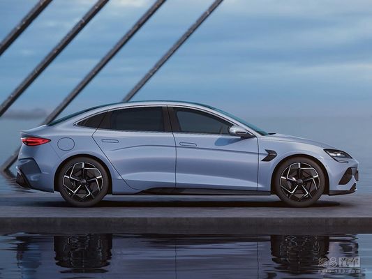 BYD 2025 Seal, een zuiver elektrische sedan met een bereik van tot 650 km, een nieuw intelligent rijsysteem en de beste prijs-kostenverhouding voor een middelgrote elektrische sedan.