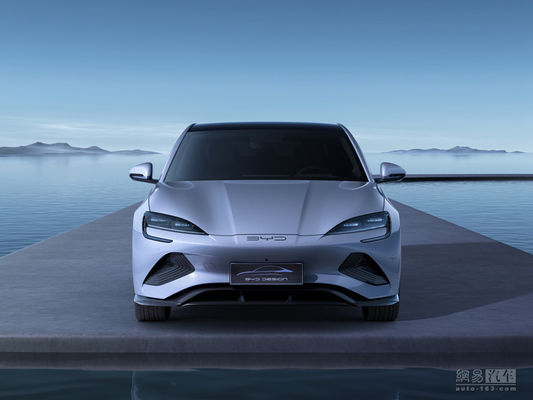 BYD 2025 Seal, een zuiver elektrische sedan met een bereik van tot 650 km, een nieuw intelligent rijsysteem en de beste prijs-kostenverhouding voor een middelgrote elektrische sedan.