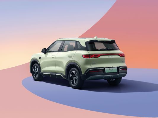 2025 BYD Yuan UP. heeft nieuwe slimme rijfuncties. zuiver elektrisch bereik van 301KM-401KM. beste prijs-kwaliteit verhouding.