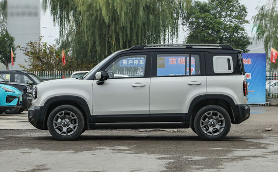 De Baojun Yueye Plus is een Chinese elektrische auto met een kenmerkend vakvormig ontwerp, met een CLTC-bereik van 401 km.een uitzonderlijke prijs-kwaliteitverhouding bieden