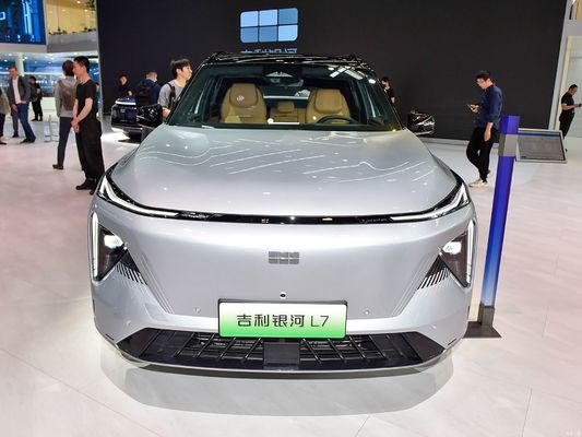 Geely Galaxy L7, aangedreven door 1.5L en 1.5T motoren, met een gecombineerd bereik van 1.370km en een puur elektrisch bereik van 115km. een kosteneffectieve plug-in hybride SUV.