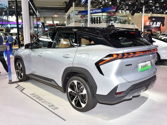 Geely Galaxy L7, aangedreven door 1.5L en 1.5T motoren, met een gecombineerd bereik van 1.370km en een puur elektrisch bereik van 115km. een kosteneffectieve plug-in hybride SUV.