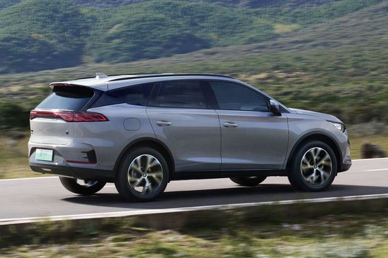 Smart Driving Assistance System Chinese elektrische SUV met 102 kW motorvermogen en 5,5 L/100 km brandstofverbruik